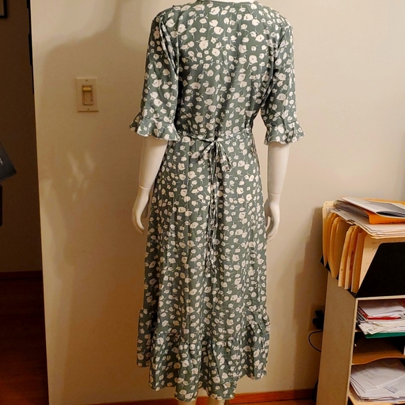 NEW Floral Wrap Dress - Picture 5 of 11